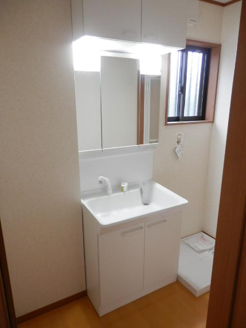 Wash basin, toilet. Local (11 May 2013) Shooting