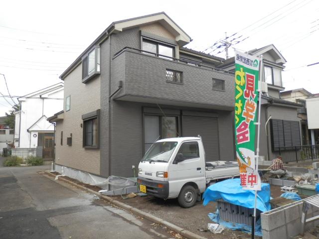 Local photos, including front road. Local (11 May 2013) Shooting