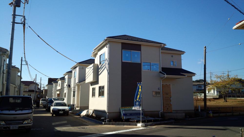 Local photos, including front road. Local (12 May 2013) Shooting (1 Building)