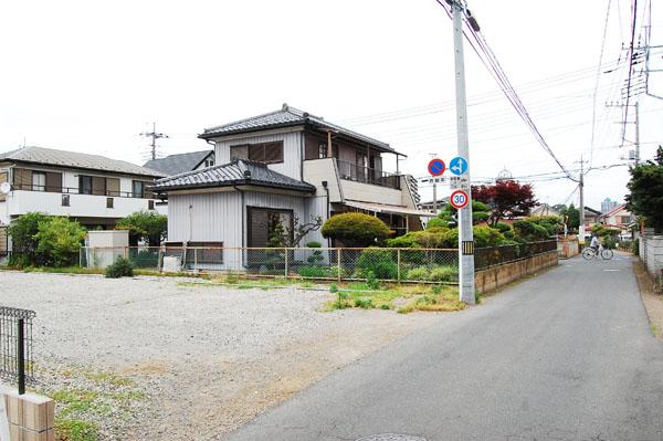 Local photos, including front road. Local (June 2013) Shooting