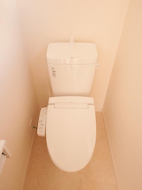 Toilet. Indoor (11 May 2013) Shooting