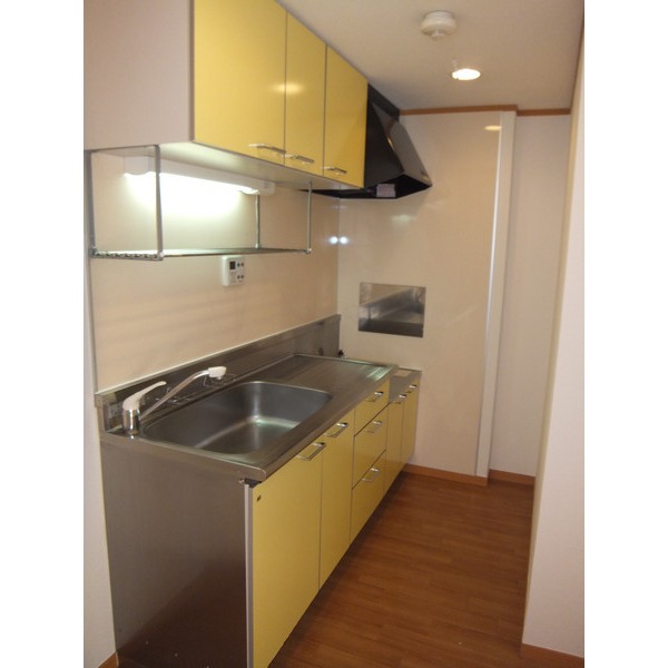 Kitchen. Wide sink and workbench