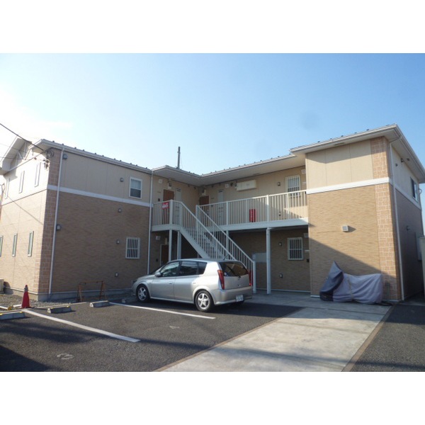 Building appearance. Entrance side