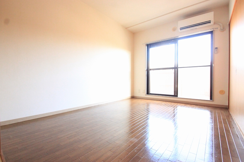 Living and room. ☆ The same type Indoor photo