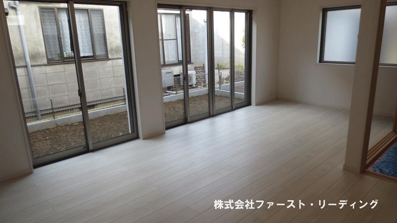 Living.  [Building 2] 18.8 Pledge LDK You can produce the lighting full of living space from Nantei! (December 16, 2013) Shooting