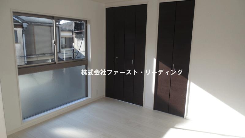 Living.  [Building 2] All room with closet! (December 16, 2013) Shooting