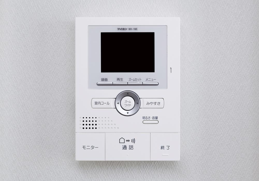 Security equipment. Visitor of the video is displayed on the monitor at the time you press the call button, In addition you can see the visitor before to dodge the conversation, It can also be conversation in hands-free. Correspondence can also be a wireless extension master station that can carry. Because with automatic recording function, Peace of mind to understand even visitors in the absence. (Color monitor with a base unit)