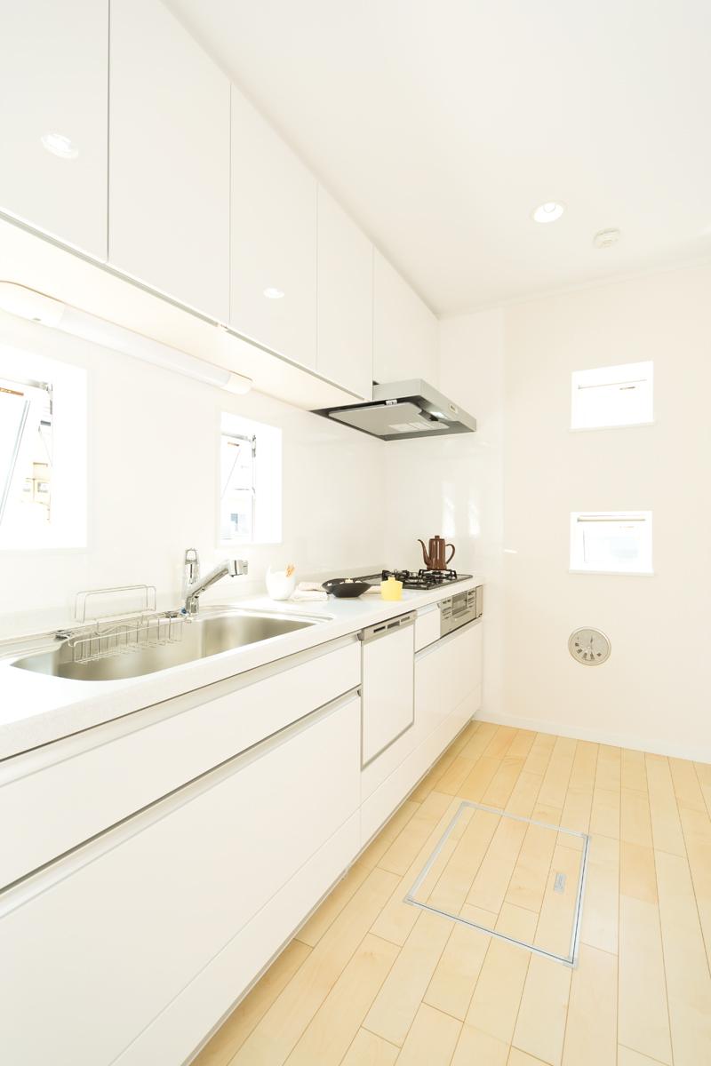 Same specifications photo (kitchen). Also the room (May 2013) Shooting