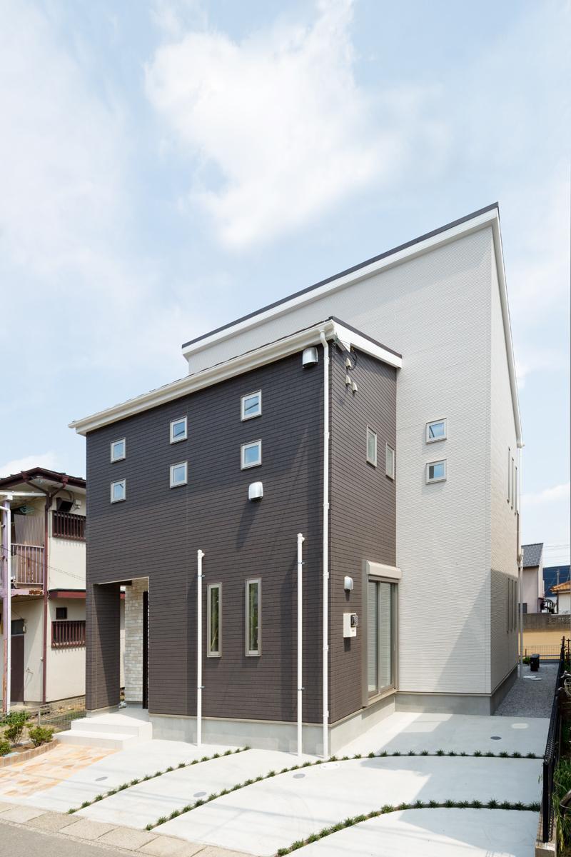 Model house photo. Street corner model house