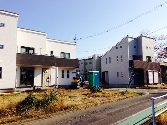 Local photos, including front road. Local (11 May 2013) Shooting