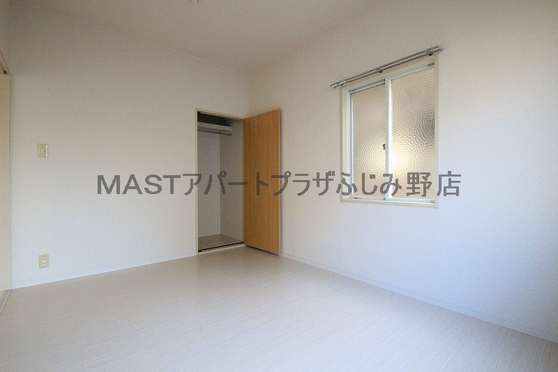 Other. 0m to north Western-style (Other)