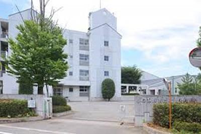 Junior high school. 500m to Fukuoka junior high school