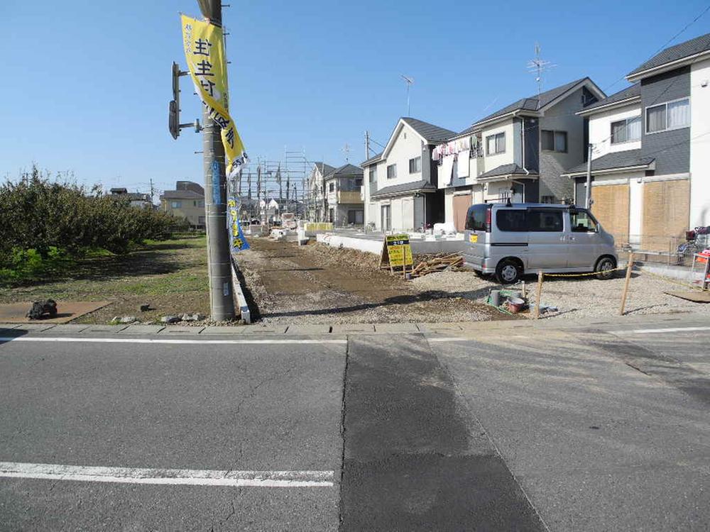 Local photos, including front road. Local (11 May 2013) Shooting