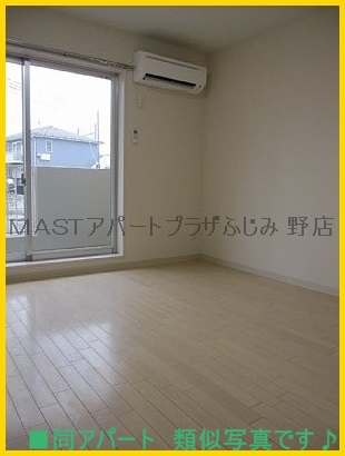 Living and room. ■ It is similar photos of the same construction company construction
