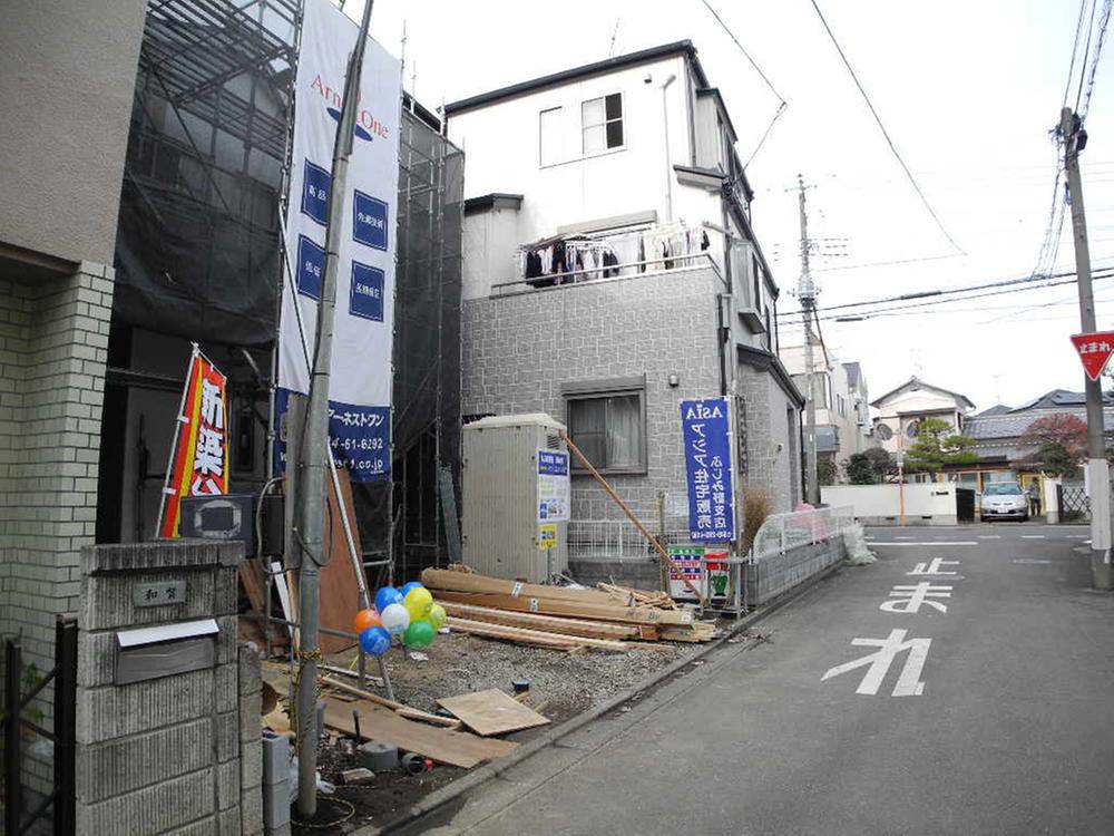 Local photos, including front road. Local (12 May 2013) Shooting