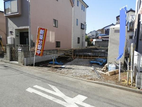 Local photos, including front road. Local (11 May 2013) Shooting