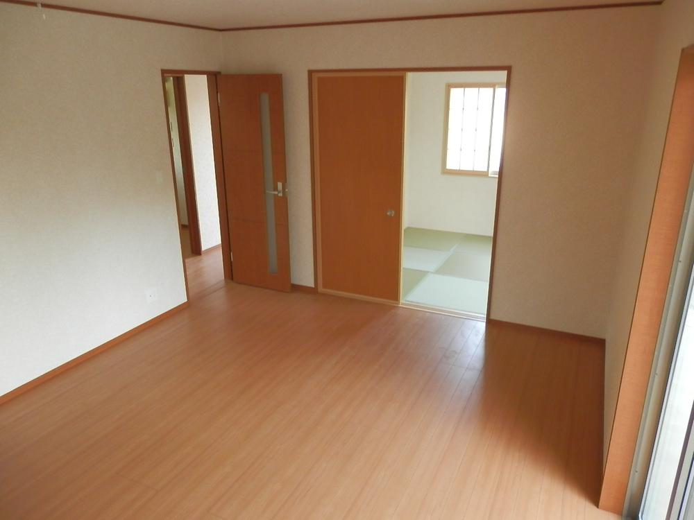 Other. Same specifications living