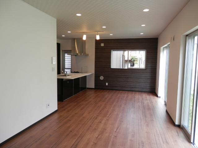 Same specifications photos (living). Same specifications