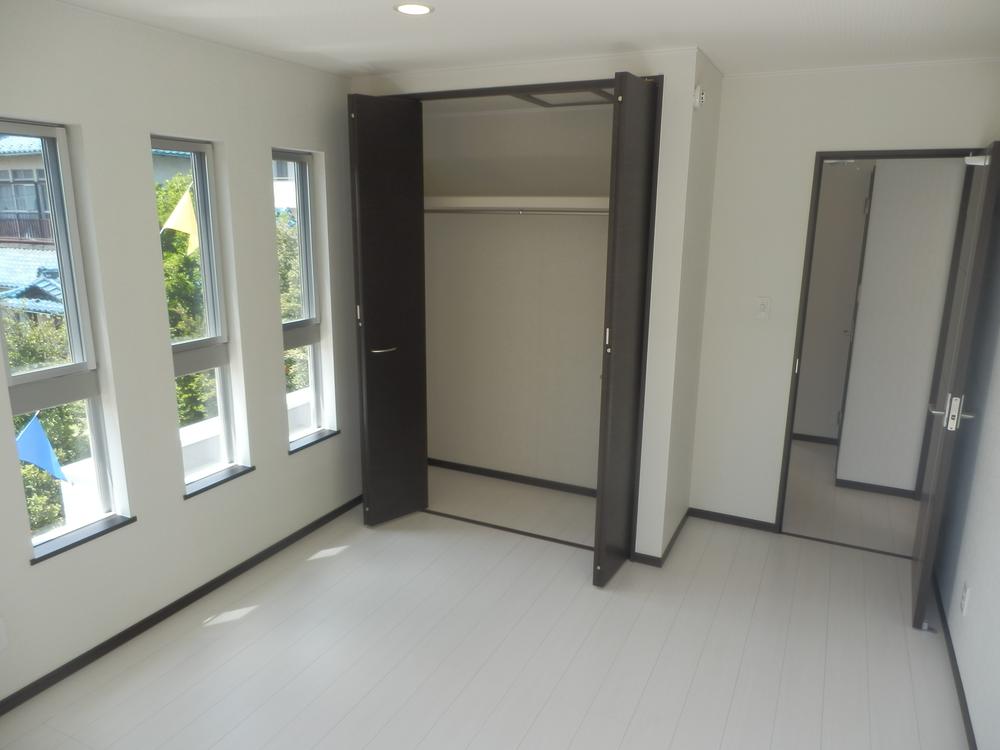 Same specifications photos (Other introspection). Same specifications