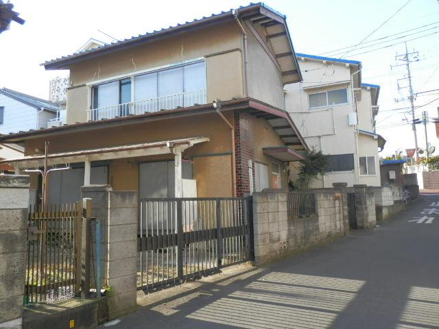 Local photos, including front road. Local (12 May 2013) Shooting