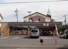 Convenience store. 520m to Seven-Eleven (convenience store)
