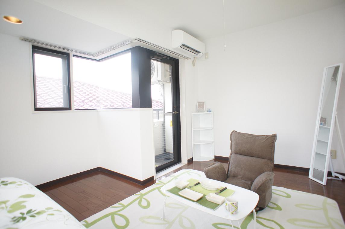 Living and room. Western-style 7 Pledge