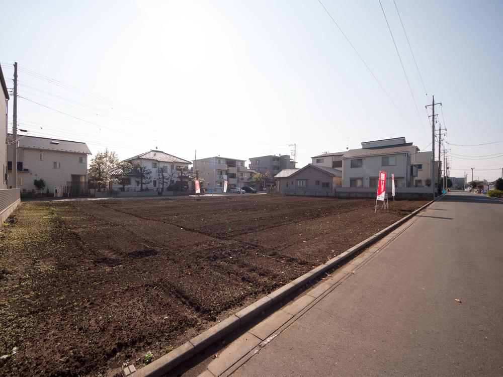 Local photos, including front road. Local (11 May 2013) Shooting