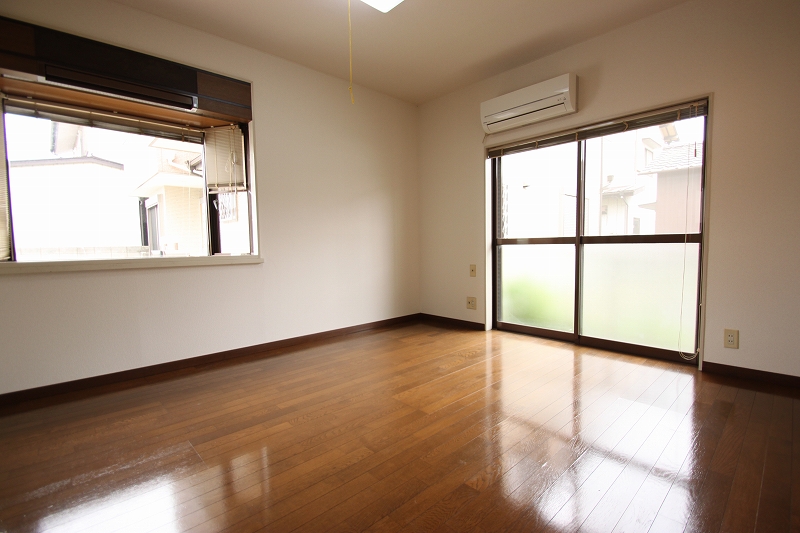 Living and room. ■ Same apartment It is similar to photo