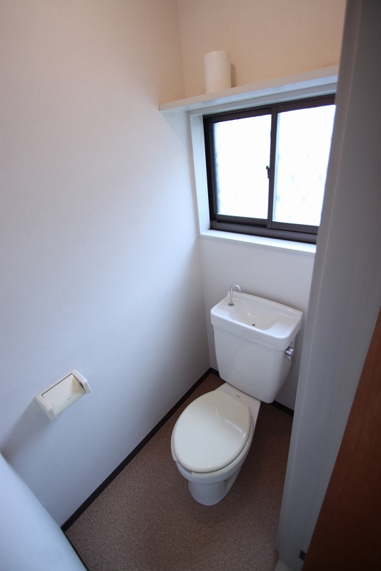 Toilet. ■ Same apartment It is similar to photo