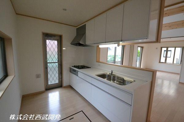 Kitchen. Local (August 2013) Shooting