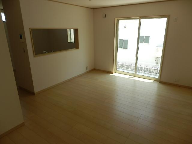 Same specifications photos (living). (1 Building) same specification