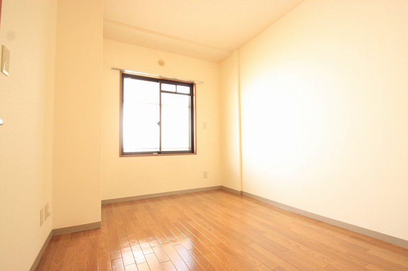 Other room space.  ■ Same apartment It is similar to photo