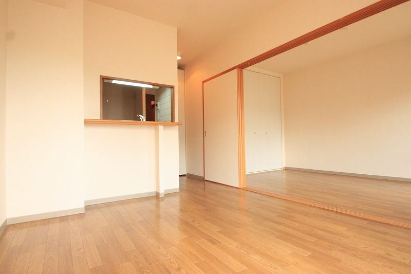 Living and room.  ■ Same apartment It is similar to photo