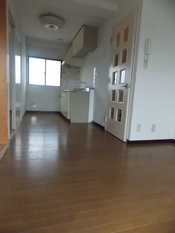 Living and room. DK as seen from the balcony side.