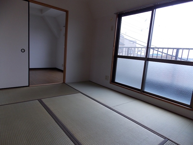 Living and room. Japanese-style room 6 quires.