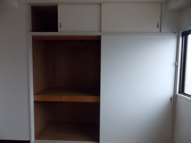 Receipt. Easy storage space.