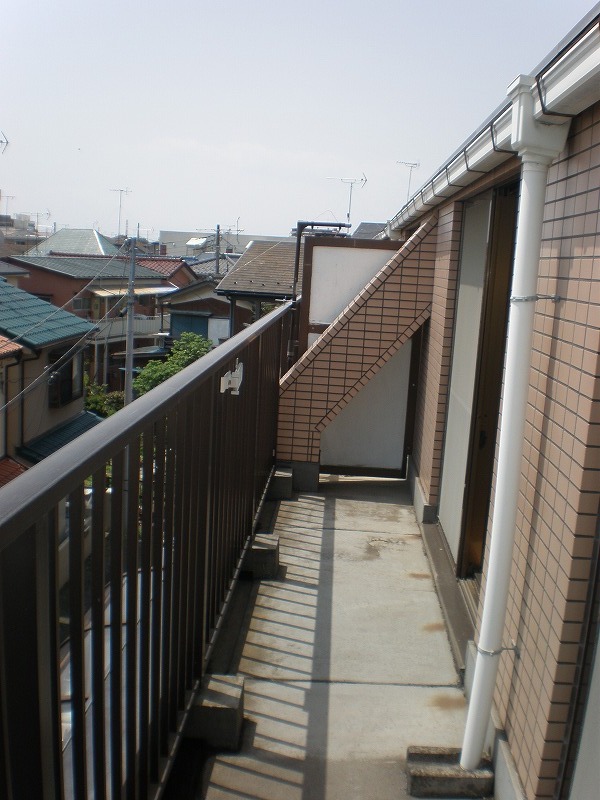 Balcony. Spacious balcony. Day is very good.