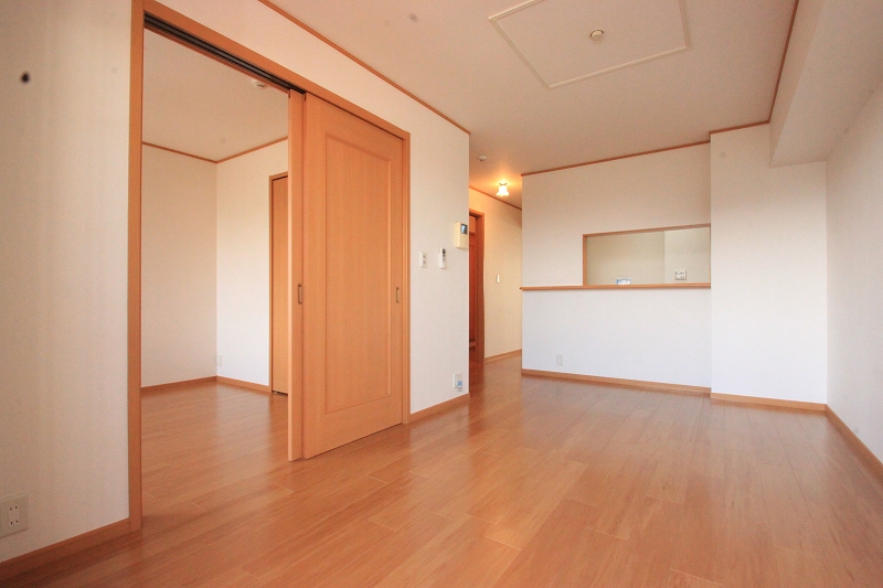 Living and room.  ■ The same type The room is a picture