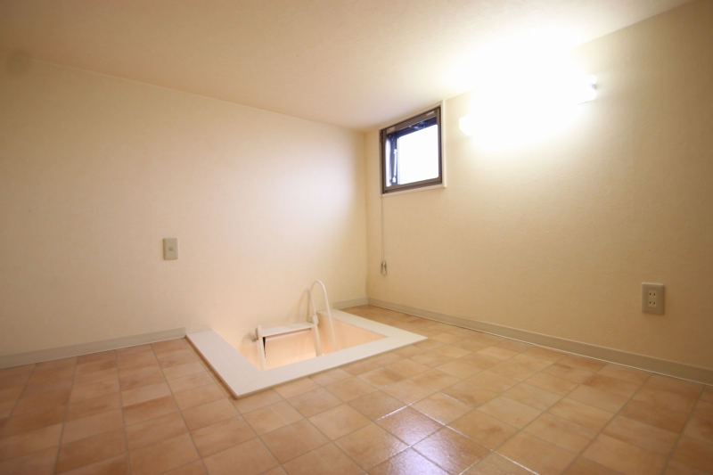 Other room space. ■ Same apartment It is similar to photo