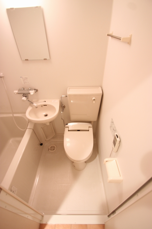 Toilet. ■ Same apartment It is similar to photo