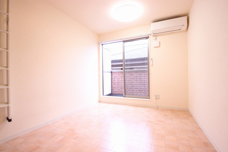 Living and room. ■ Same apartment It is similar to photo