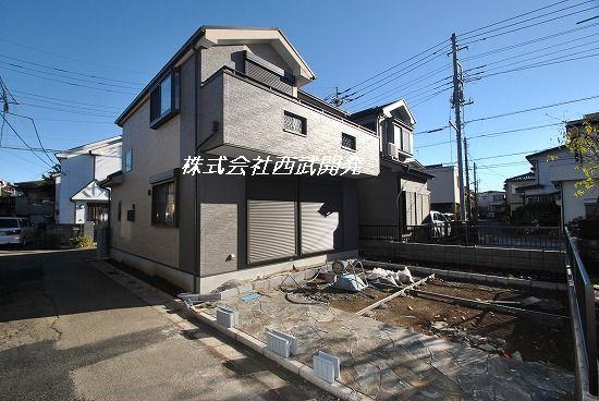 Local photos, including front road. Local (12 May 2013) Shooting