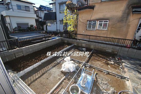 Parking lot. Local (12 May 2013) Shooting