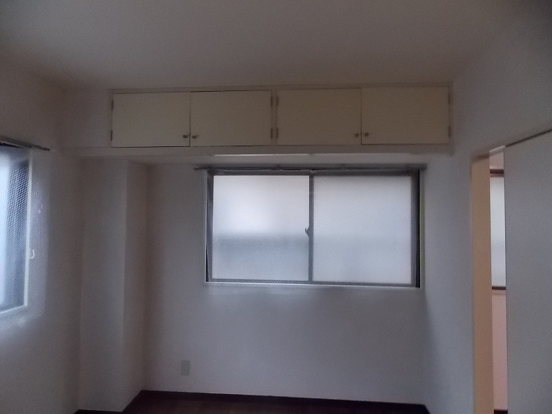 Receipt. Storage space. 