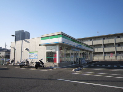 Convenience store. Family Mart (convenience store) to 200m