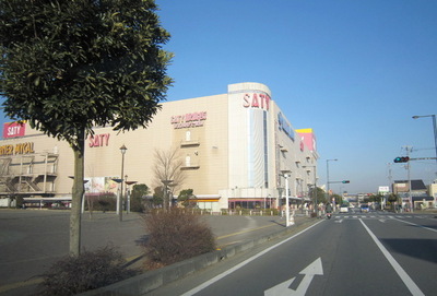 Supermarket. Suttie 1000m to the movie theater (super)