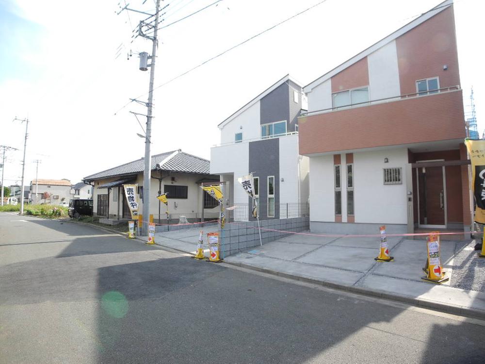 Local photos, including front road. Local (12 May 2013) Shooting