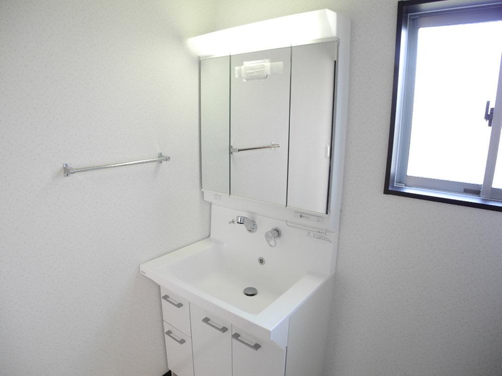 Wash basin, toilet. Indoor (12 May 2013) Shooting