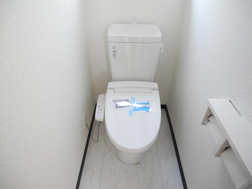 Toilet. Indoor (12 May 2013) Shooting