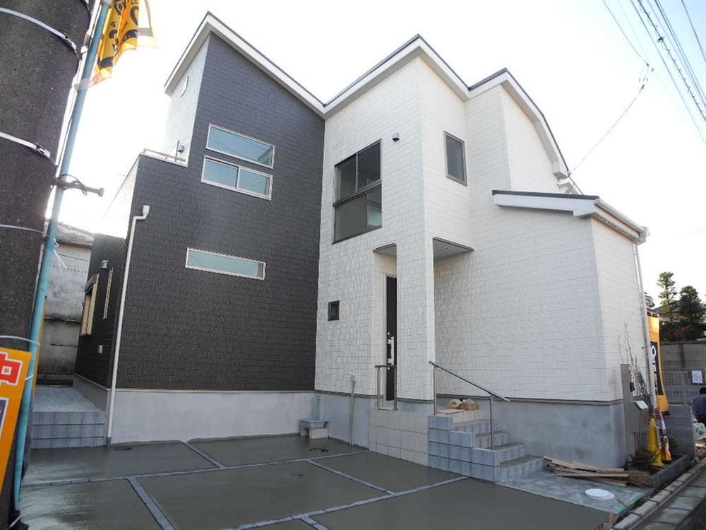 Local appearance photo. Local (12 May 2013) Shooting